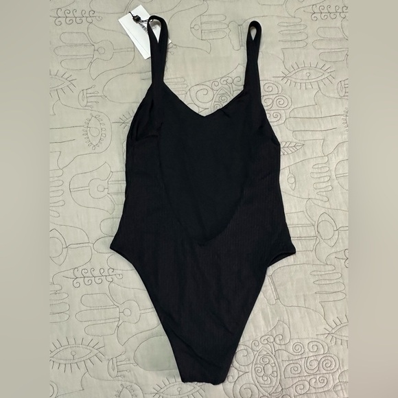 NEW Vitamin A Leah Ribbed One Piece Swimsuit M Sz 8 Black Classic - Picture 5 of 9